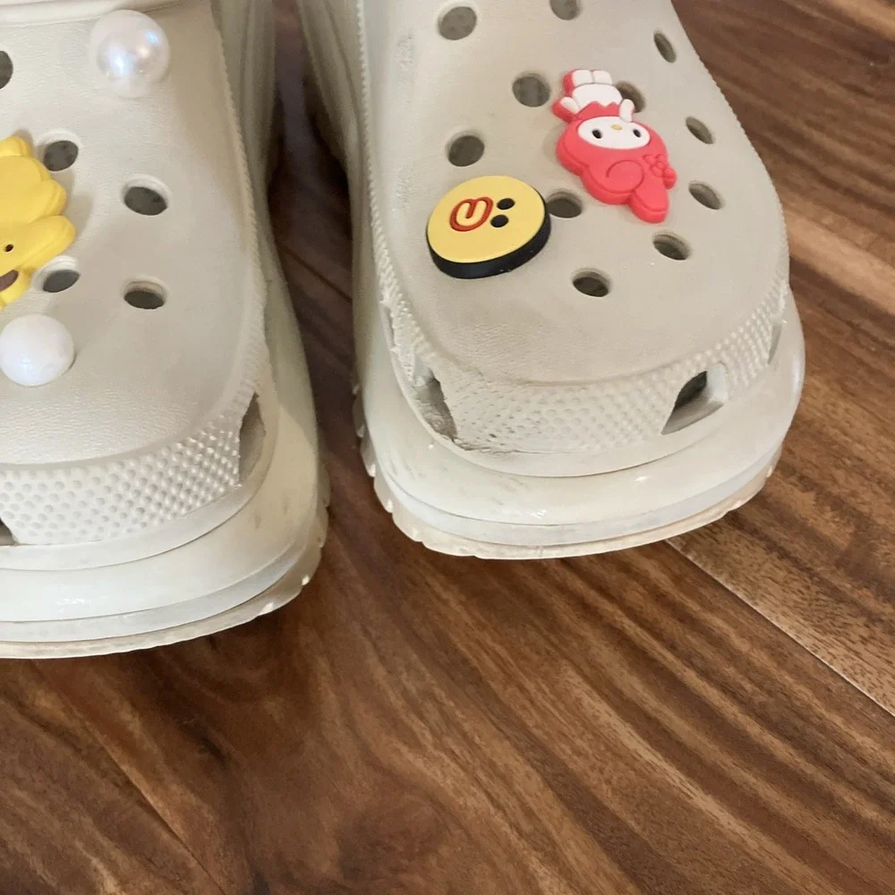 Crocs Platform Men's 5  Women's 7 Classic Stomp Clog Chalk/Ivory With Charms